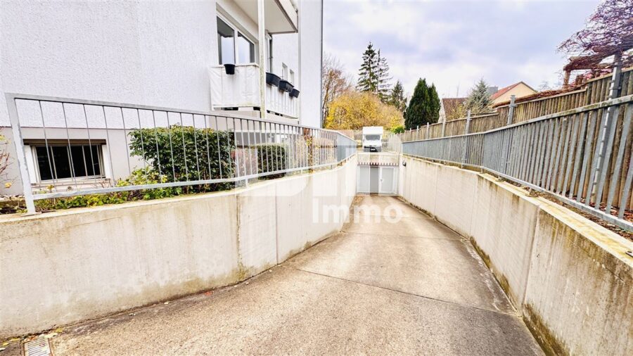 Modernes Einzimmer-Apartment mit Maisonettebereich + PKW-Stellplatz Nähe Uni - Zufahrt TG